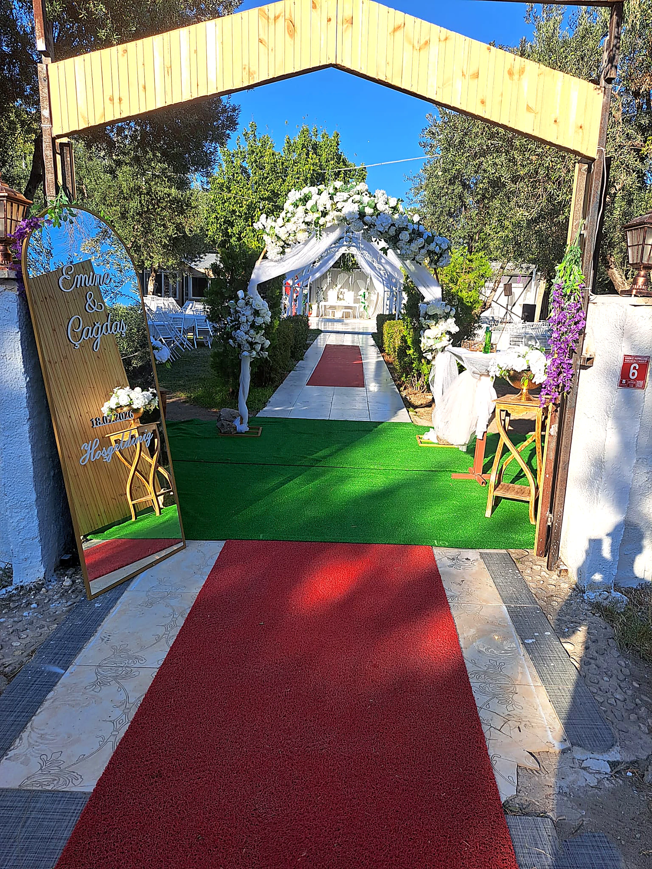 Albatros Göknar Girişi